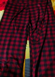 Women&#39;s Checked Trousers For Daily Wear