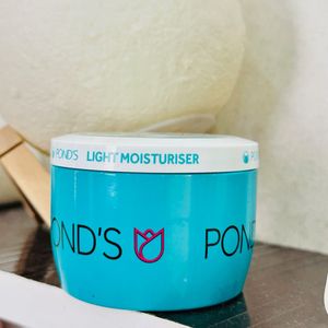 Pond&#39;s Light Moisturizer