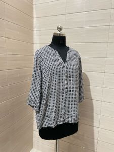 Patterned V-Neck Blouse