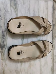 Very Good Quality Ladies&#39; Sandals 👡