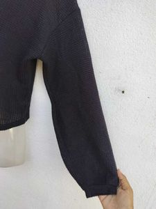 Black Cropped V-Neck Top