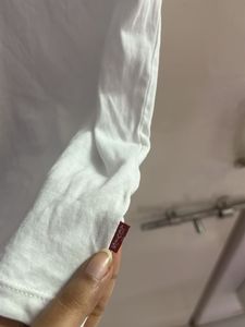 Levi&#39;s White Graphic Tee