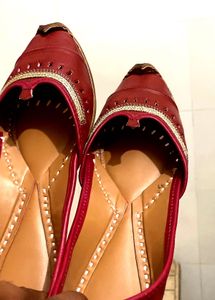 Maroon Ethnic Jutti