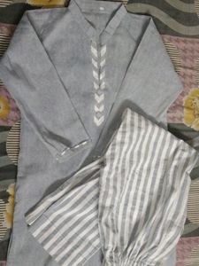 Khadi kurta set gray and white in colour 2 tyms used only