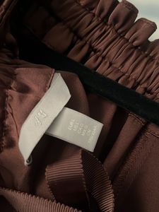 H&amp;M Brown Off-the-Shoulder Blouse