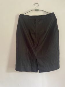 BLACK SKIRT