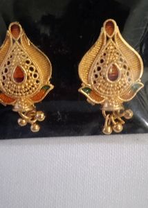 1 Earrings + 6 Tops Combo