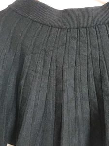 Black Knit Pleated Mini Skirt