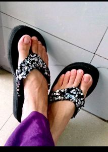 👠💥💫 Sparkly Black Flip Flops💥💫