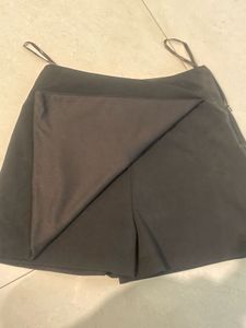 Chic Black Mini Skort xs-s
