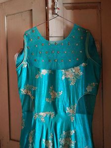 Elegant Green &amp; Gold Ethnic Gown