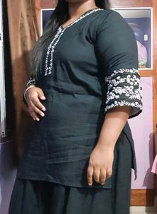 Mahira&#39;s Black Embroidered Kurti