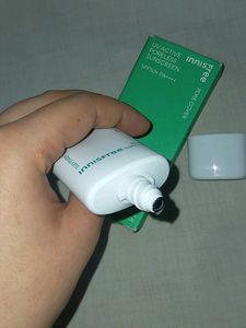 UV ACTIVE INNISFREE PORELESS SUNSCREEN