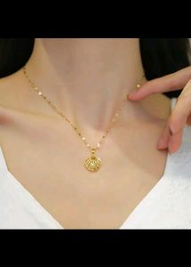 Gold Shell Pearl Necklace (New Design)