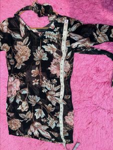 Floral Print Long Sleeve Top with poo style neck