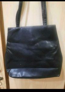 Classic Black Multi-Pocket Shoulder Bag