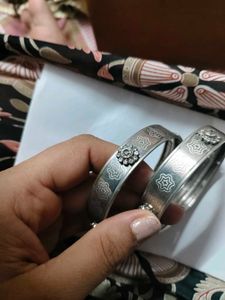 Silver Tone Bangle Set