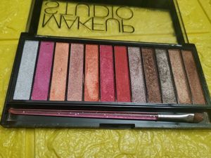 Cameleon Deluxe EYESHADOW PALETTE