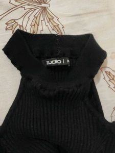 Chic Cold Shoulder Knit Top