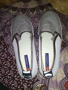 White Shoes Whit Shinny Silver Design
