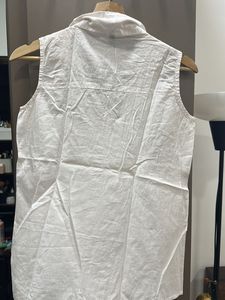 A smart classic white shirt with twist