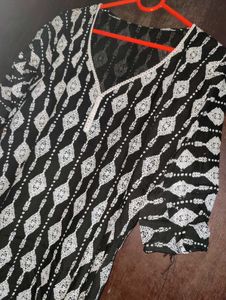 Elegant Black &amp; White Kurta