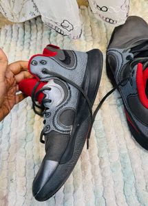 🇺🇸 Nike Imported Low-Top Sneakers