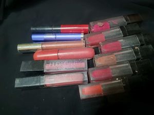 12 Lipsticks