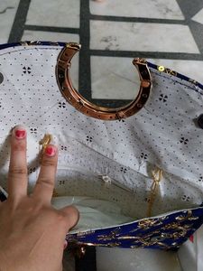 I SELLING this Bag