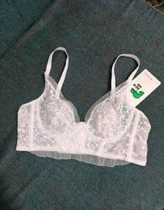 Newme White Lace bra