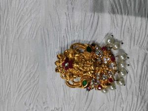 Elegant Gold-toned Hair Brooch