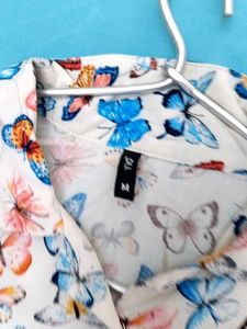 Butterfly Print Top 🦋🌼🪻🌸🏵️🌹