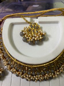 Title: Gray Pearl Earings and Bead Choker Necklace
