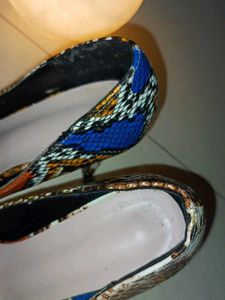 Snakeskin Print Pointed Heels