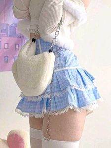 pleated skirt