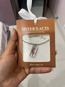 Sister's Acts Floral Necklace