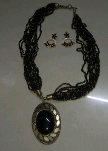 Oval Aesthestic Black Pendant Beads Set