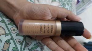 Too Faced Multi Sculpting Concealer in Shade Taffy