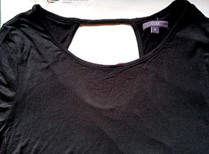Black Solid Women&#39;s Top