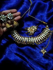 Necklace Having White Stone
