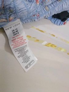 (1300)Floral Print Smocked Tube Top