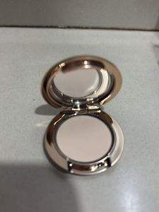 Charlotte Tilbury Airbrush Flawless Finish