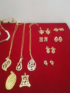 Artificial Gold-Tone Jewelry Set