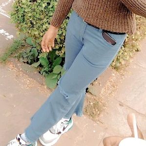 Women's Knee Ripped Jeans