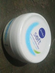 Nivea Soft Moisturizing Cream