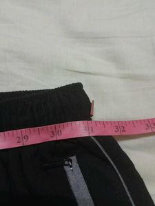 Unisex Black Solid Sports Shorts(Capris) - XL