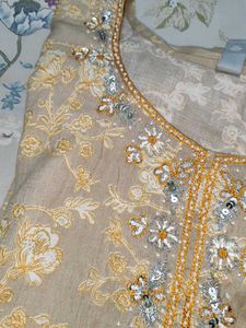 Elegant Floral Embellished Kurta