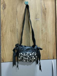 Black Handbag with Studs💥