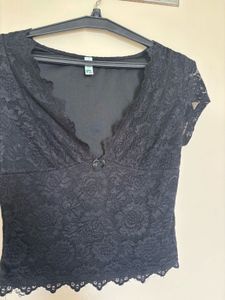 NEWME OPEN LACE DETAILED TOP