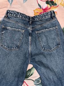 ZARA high Waist Mom’s Jeans.